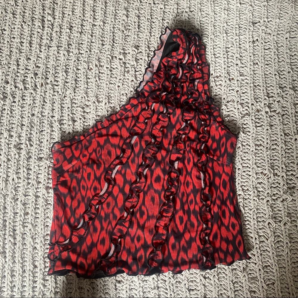 One shoulder top